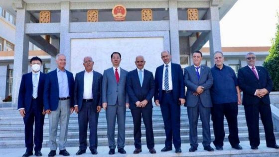 تجارة عمان تبحث مع السفير الصيني قضايا تهم القطاع التجاري
