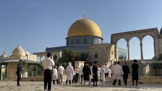 القدس: عشرات المستوطنين المتطرفين يقتحمون الأقصى